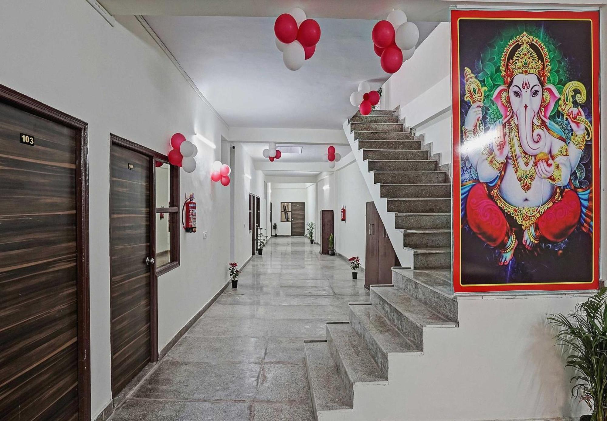 Hotel O Avs Hotel & Restaurant Noida Kültér fotó