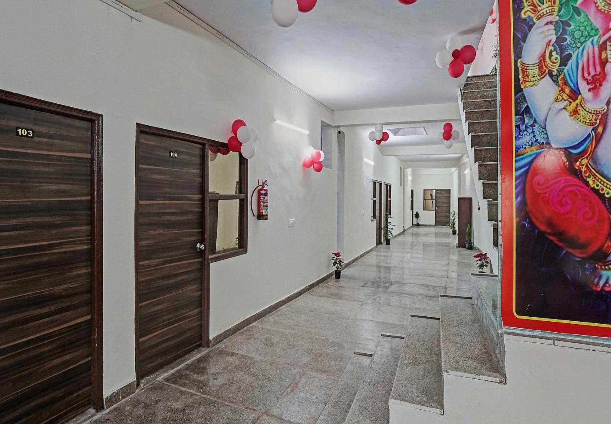 Hotel O Avs Hotel & Restaurant Noida Kültér fotó