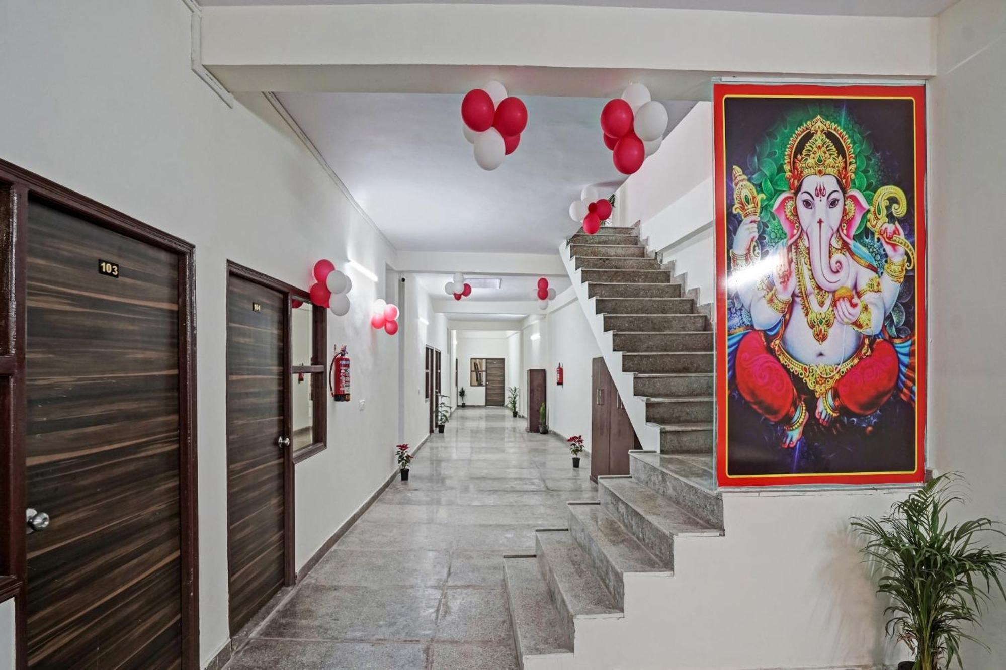 Hotel O Avs Hotel & Restaurant Noida Kültér fotó