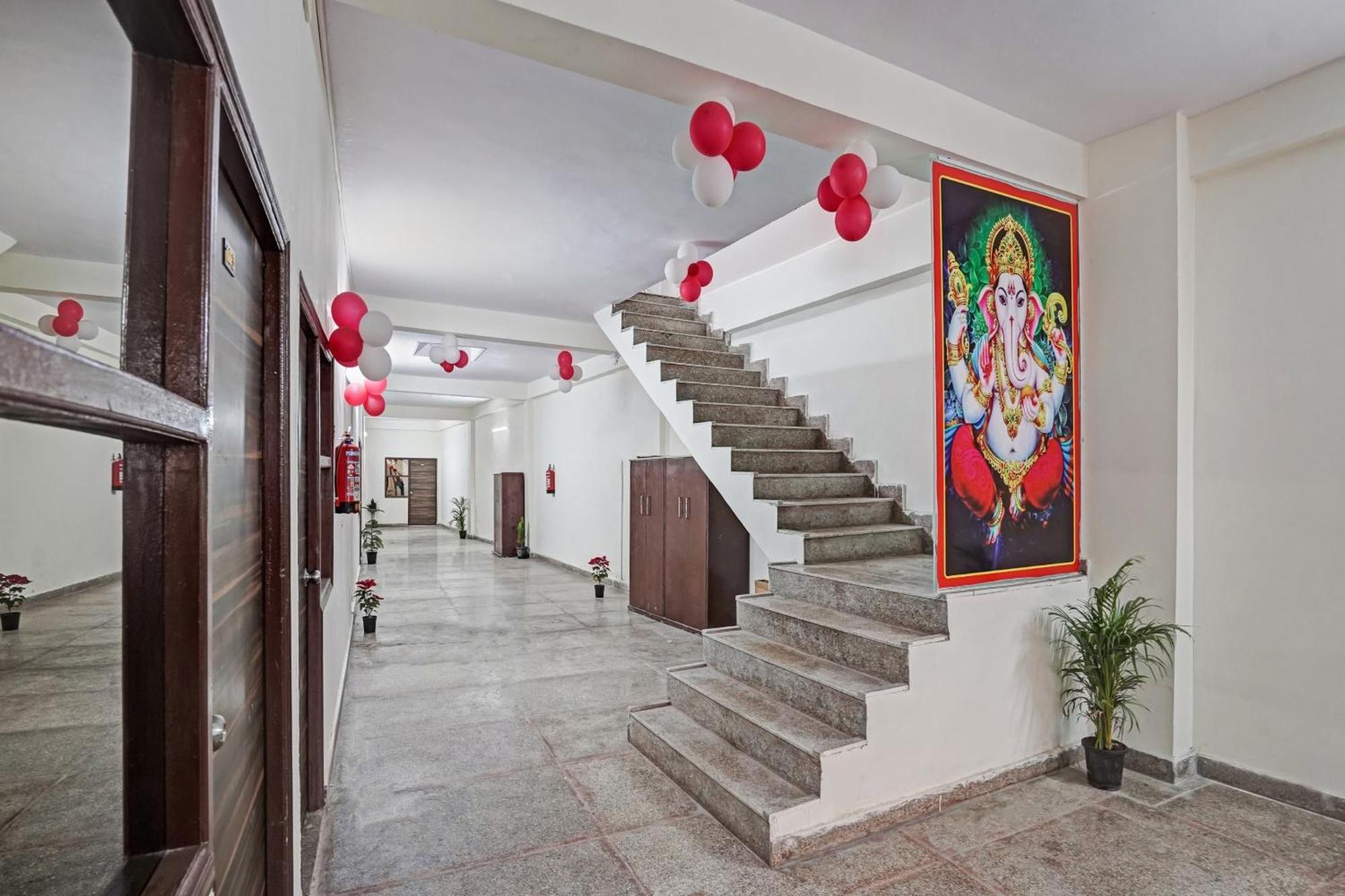 Hotel O Avs Hotel & Restaurant Noida Kültér fotó