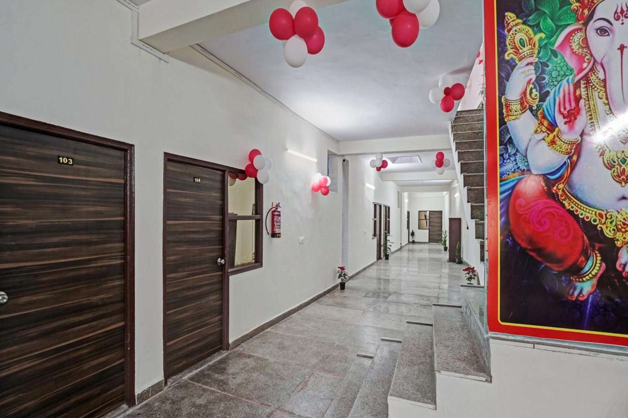 Hotel O Avs Hotel & Restaurant Noida Kültér fotó